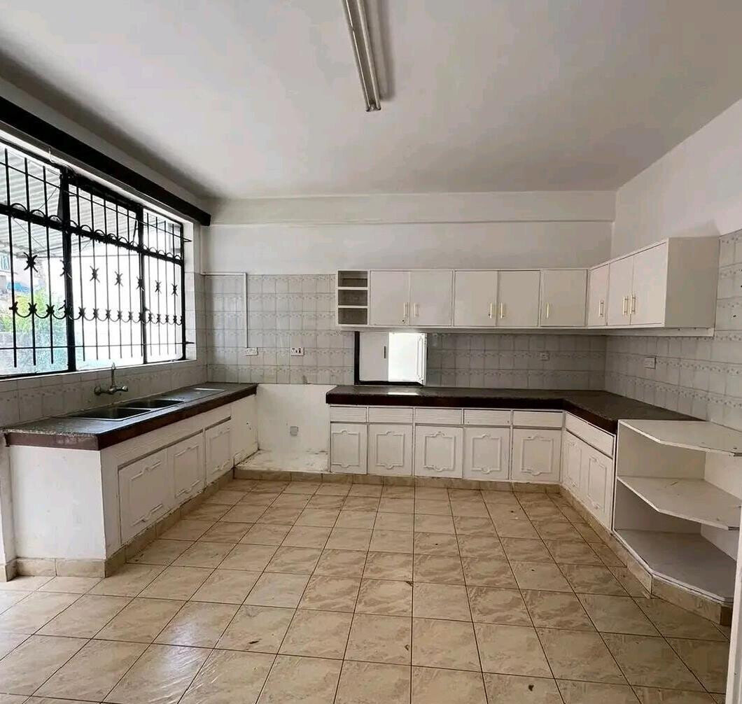 5 En-Suite Bedrooms Plus DSQ in Gated Kilimani Court