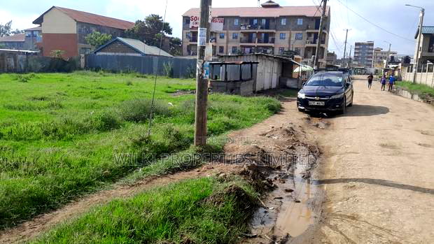 Very Prime 100*100 Commercial Plot for Sale