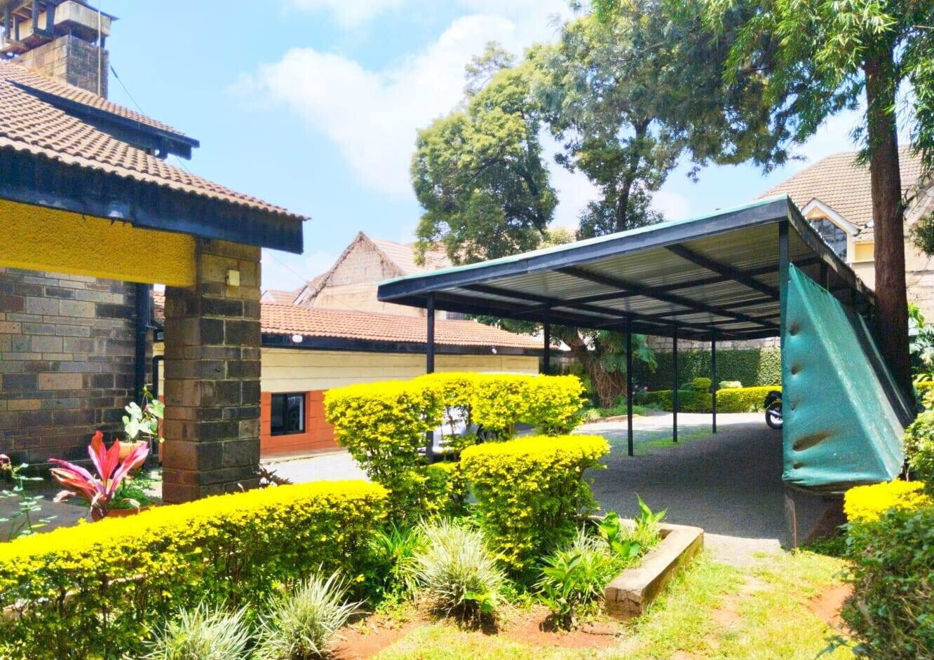 3/4 Acre Office Space in Lavington