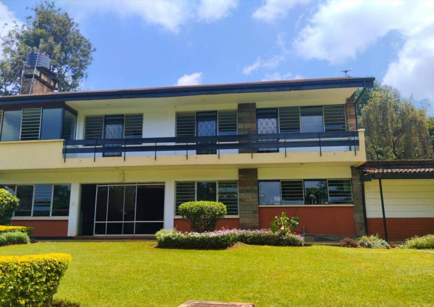 3/4 Acre Office Space in Lavington