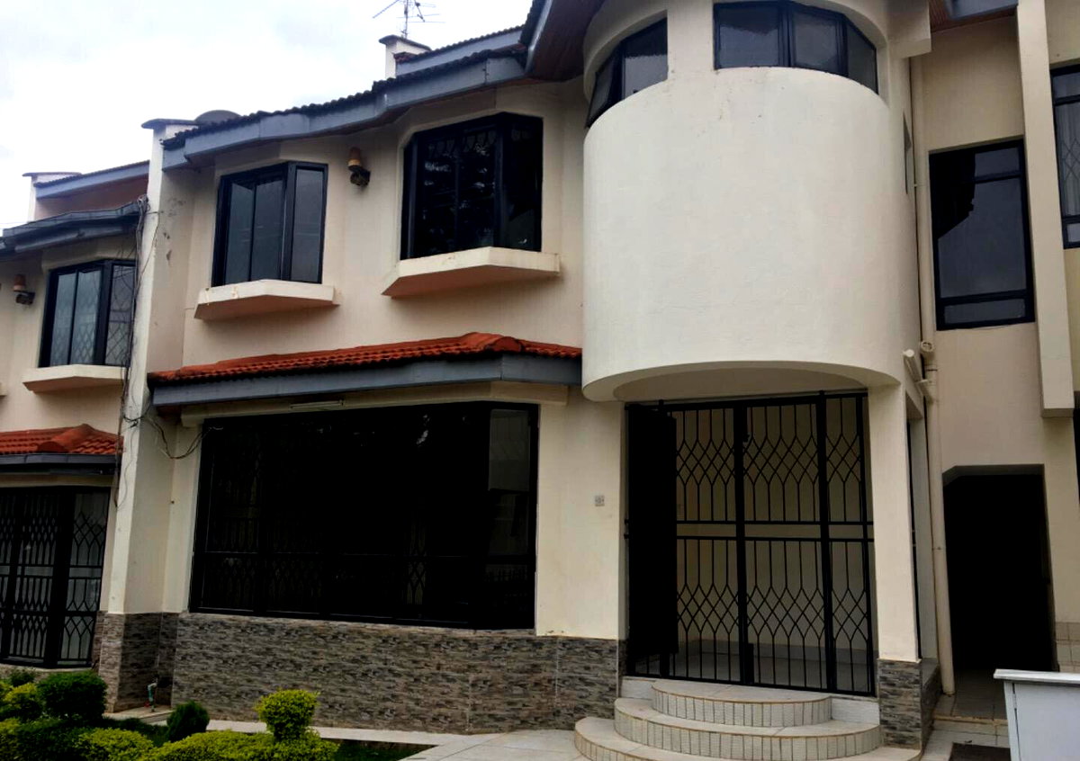 4BR Townhouse with DSQ & Bay Windows - Lavington