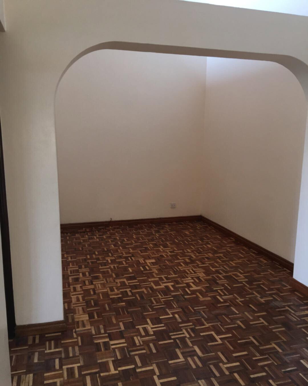 4BR Townhouse with DSQ & Bay Windows - Lavington