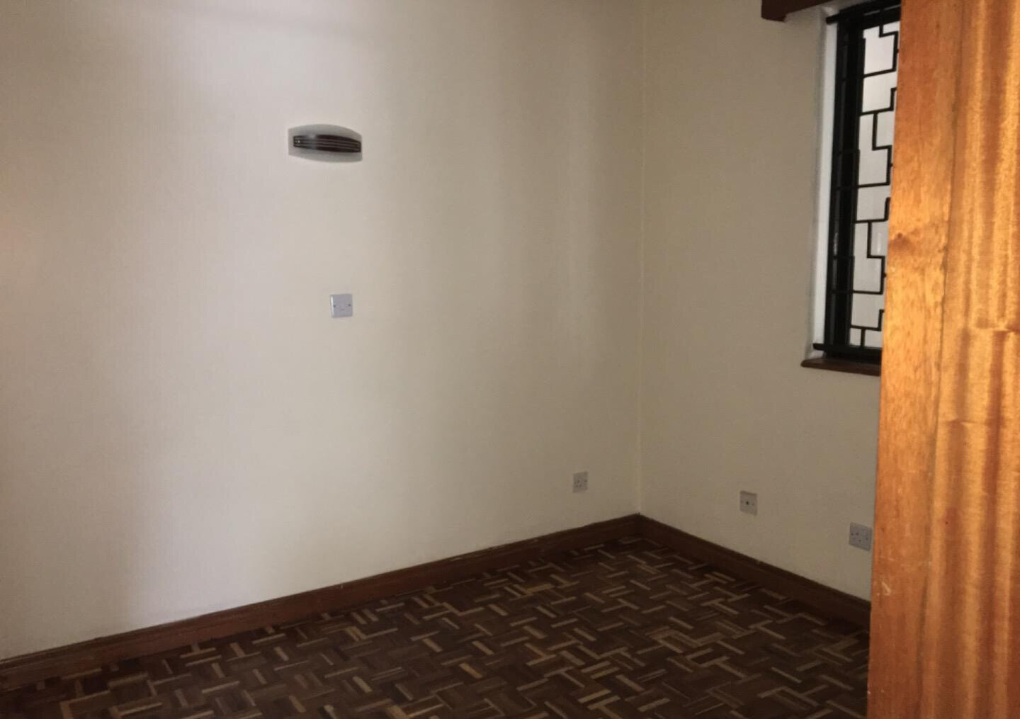 4BR Townhouse with DSQ & Bay Windows - Lavington