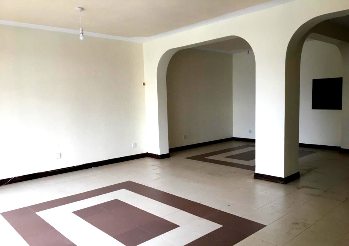 4BR Townhouse with DSQ & Bay Windows - Lavington