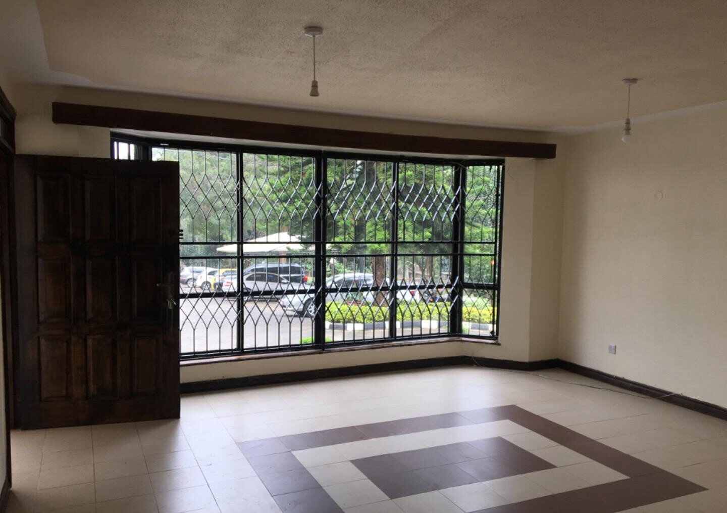 4BR Townhouse with DSQ & Bay Windows - Lavington