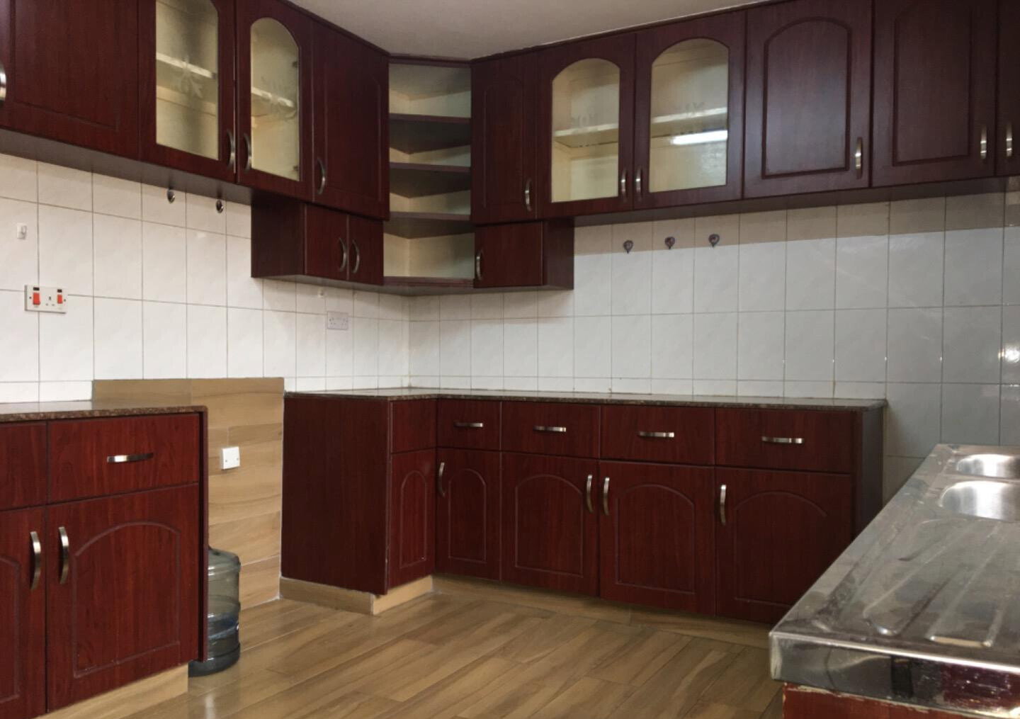 4BR Townhouse with DSQ & Bay Windows - Lavington