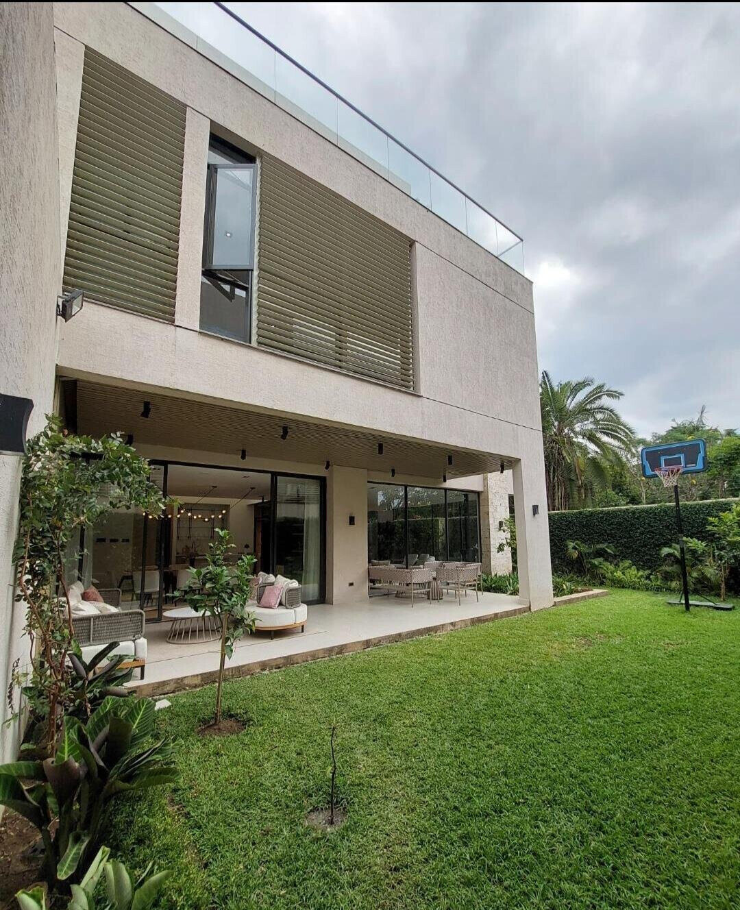 5BR Townhouse with Gourmet Kitchen & Landscaped Garden - Lavington