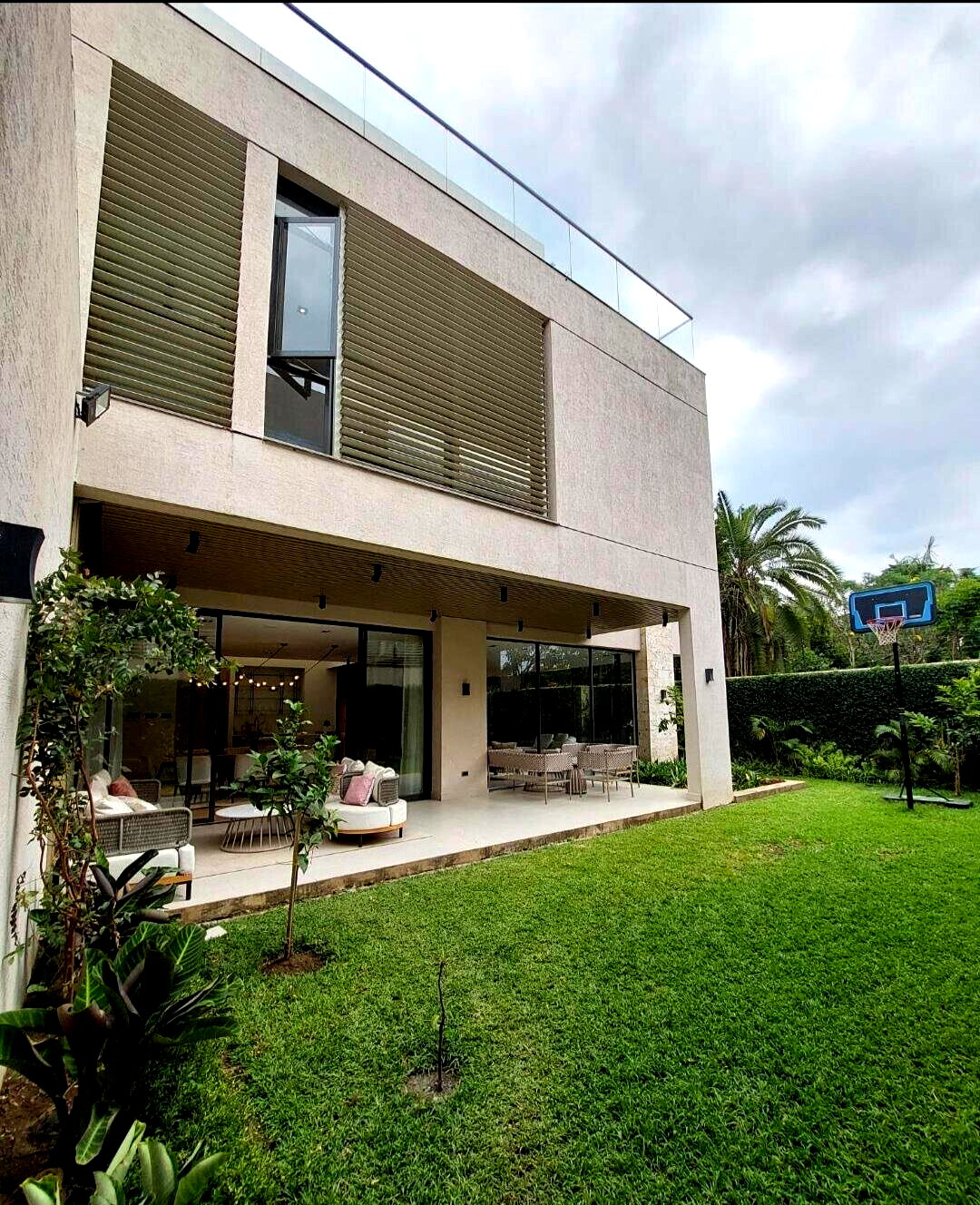 5BR Townhouse with Gourmet Kitchen & Landscaped Garden - Lavington