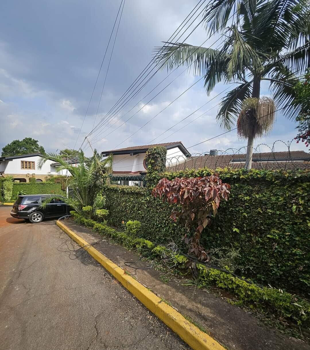 4BR Villa with DSQ & 10,000L Water Tank - Spring Valley