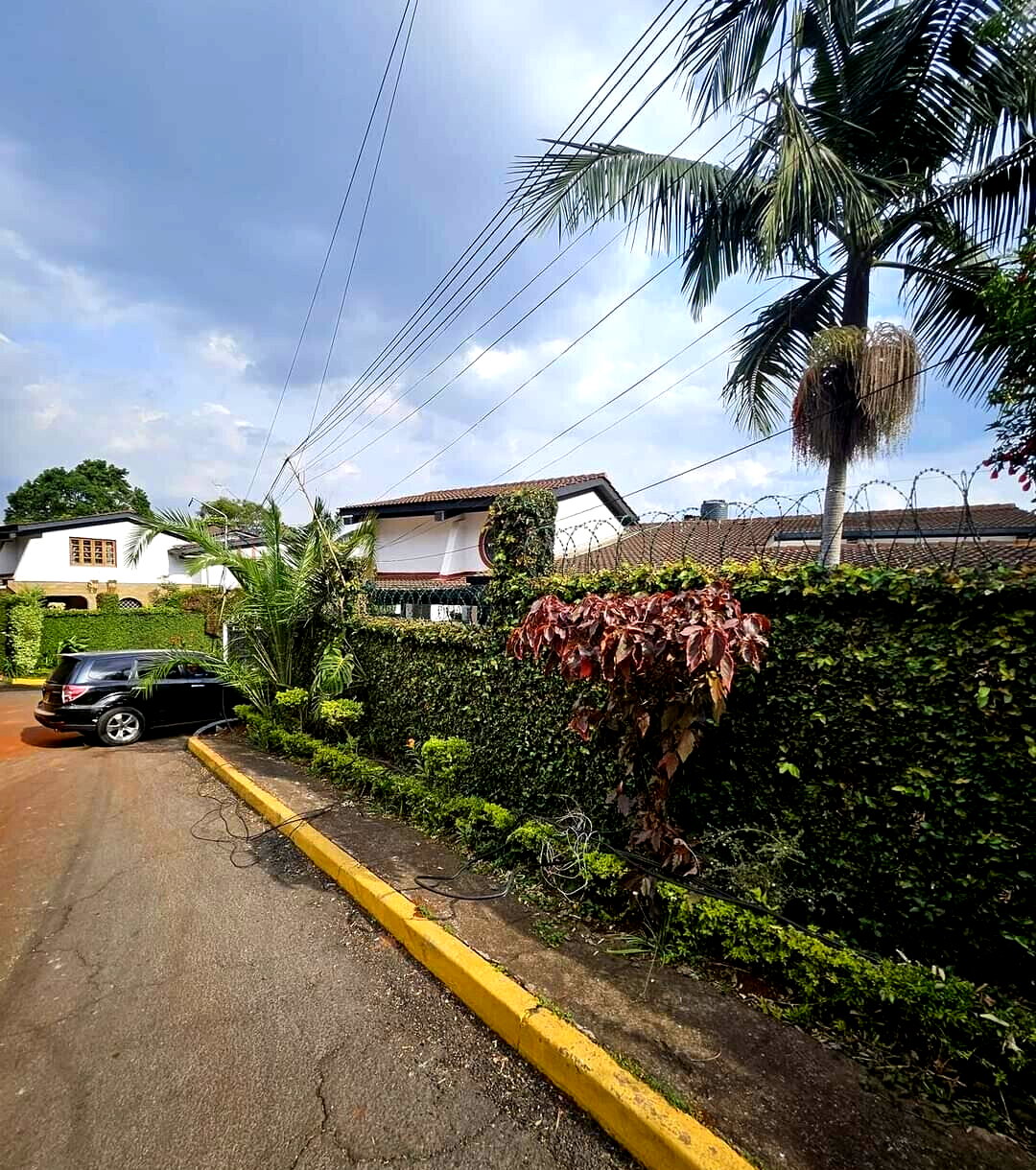4BR Villa with DSQ & 10,000L Water Tank - Spring Valley