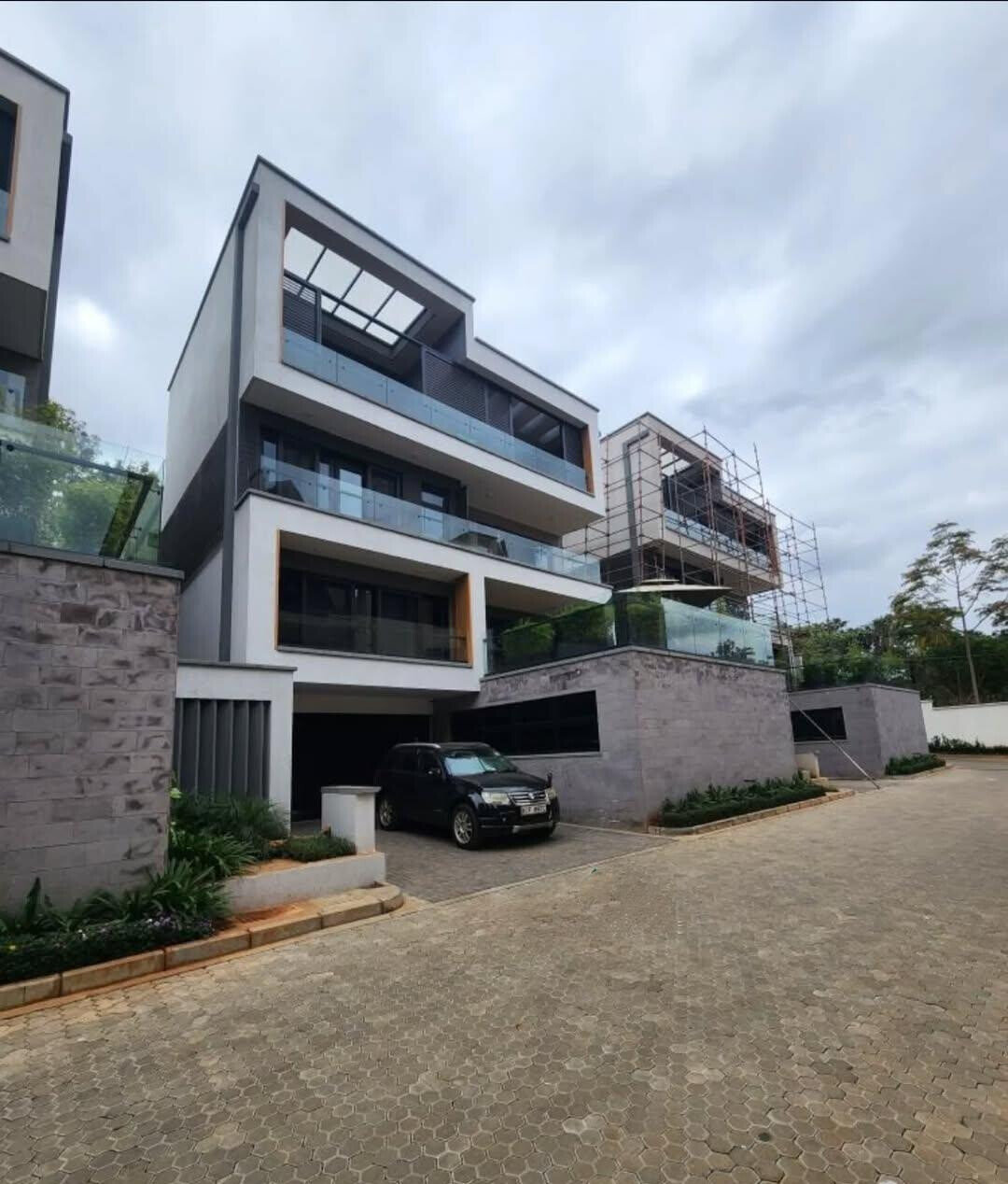 4-Level Ultra-Modern Townhouse with Pool & Game Room - Lavington