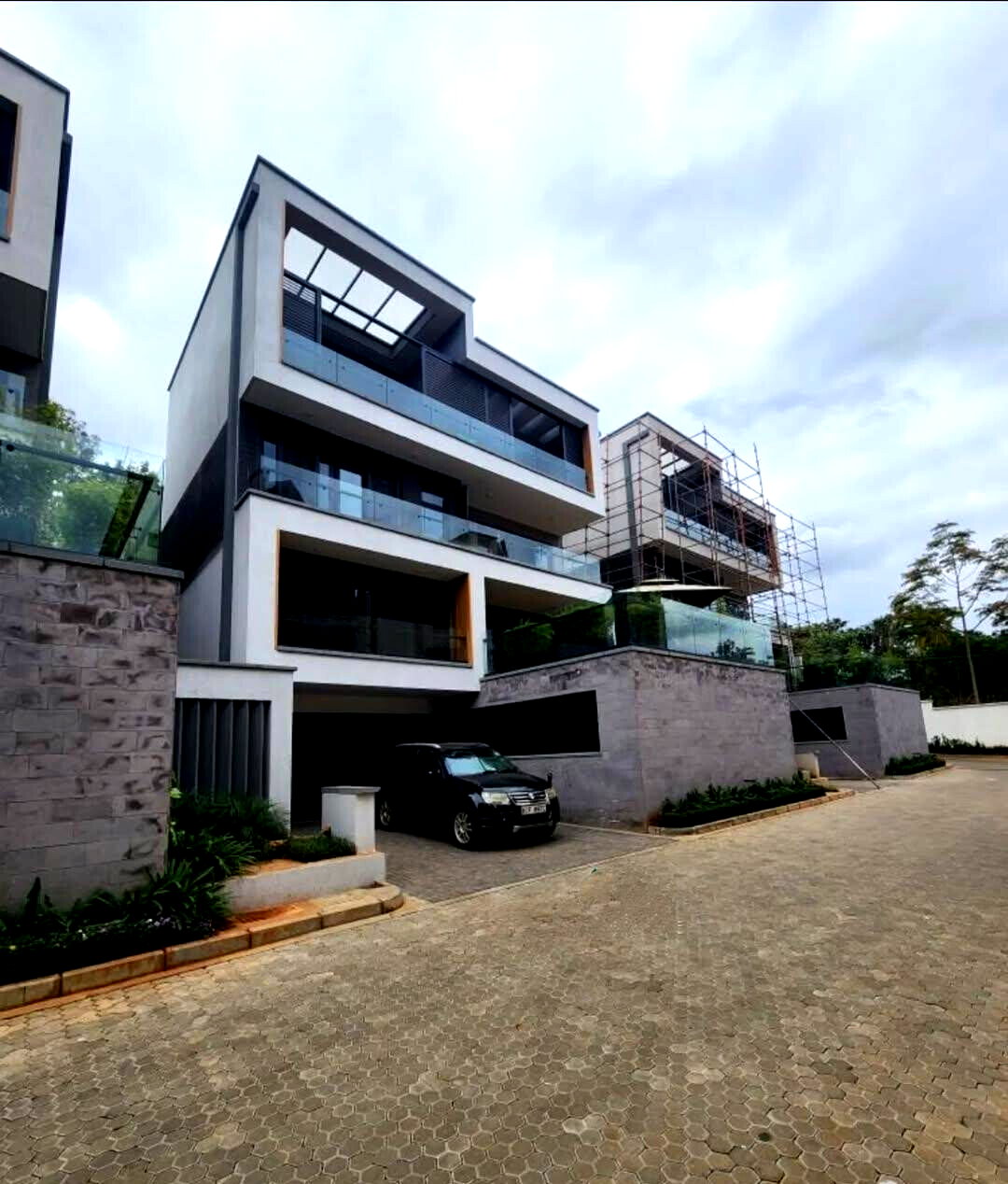 4-Level Ultra-Modern Townhouse with Pool & Game Room - Lavington