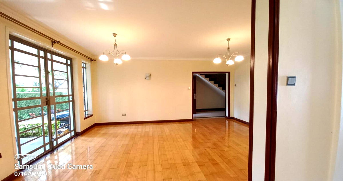 5-Ensuite Townhouse with DSQ in Quiet Spring Valley Compound