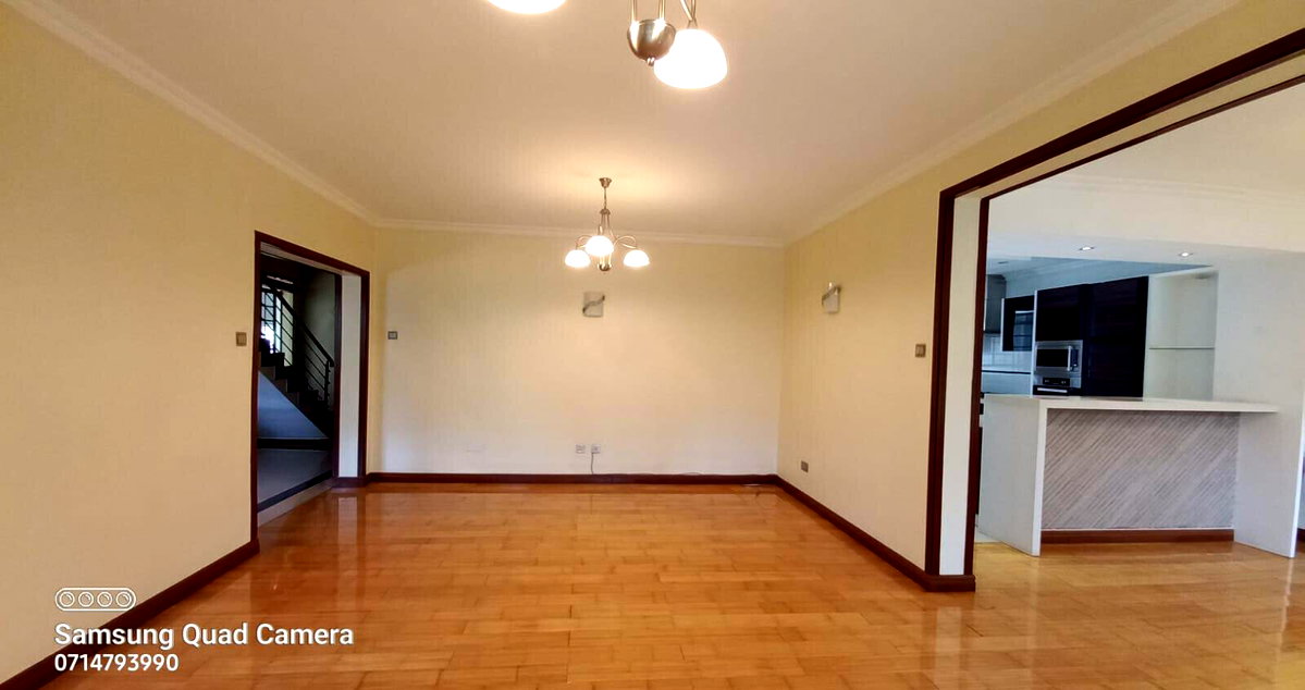 5-Ensuite Townhouse with DSQ in Quiet Spring Valley Compound