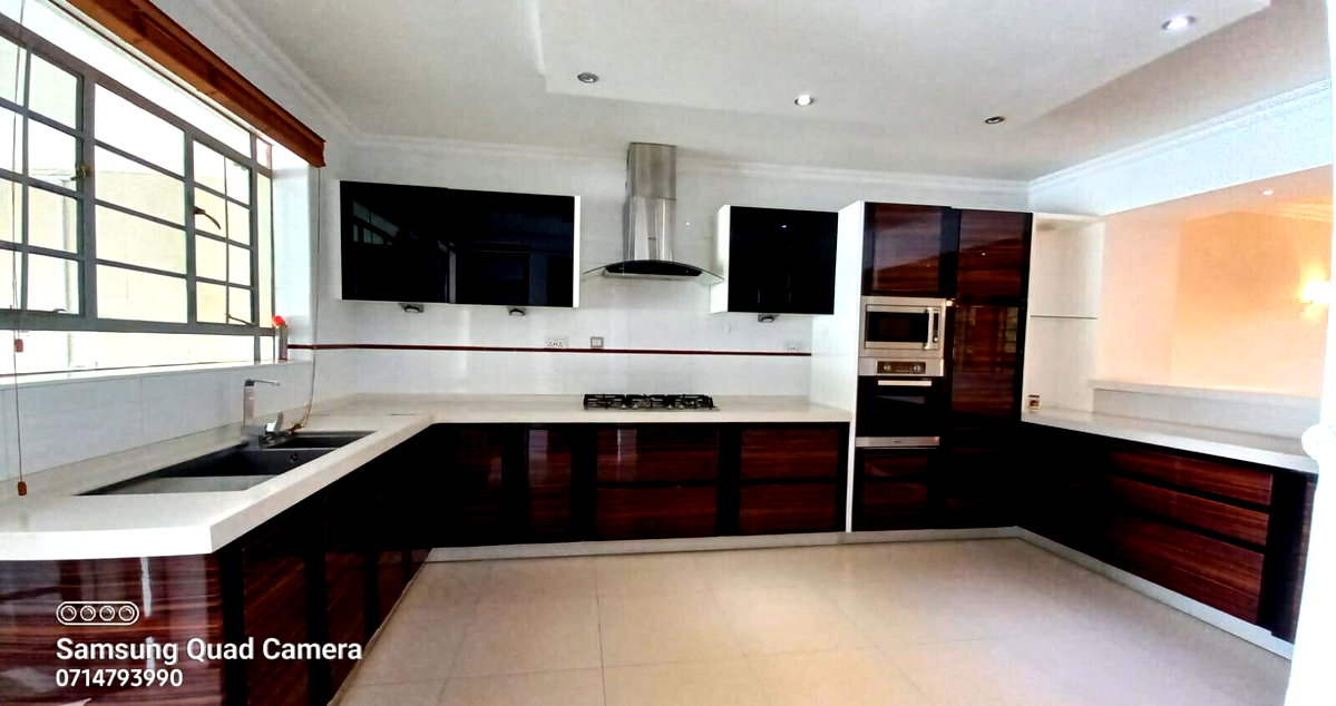 5-Ensuite Townhouse with DSQ in Quiet Spring Valley Compound