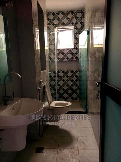 3bdrm Apartment in Kizingo for Sale - Image 1