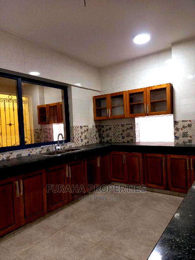 3bdrm Apartment in Kizingo for Sale - Image 2