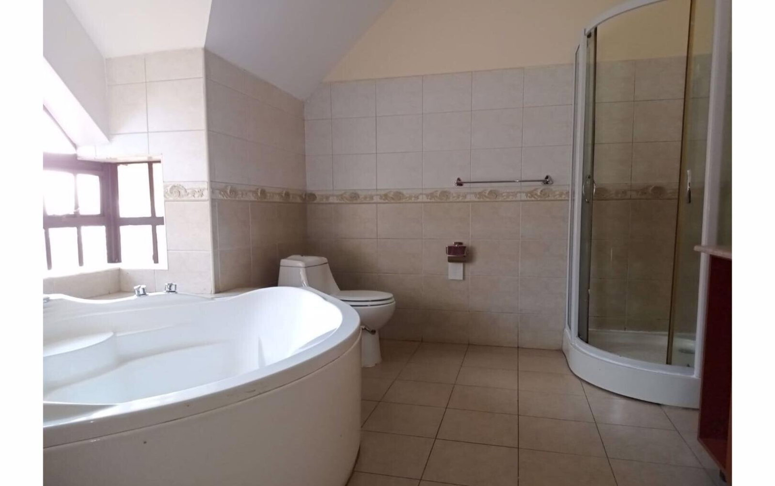 5-Ensuite Townhouse with Study & Pool in Gated Lavington Estate