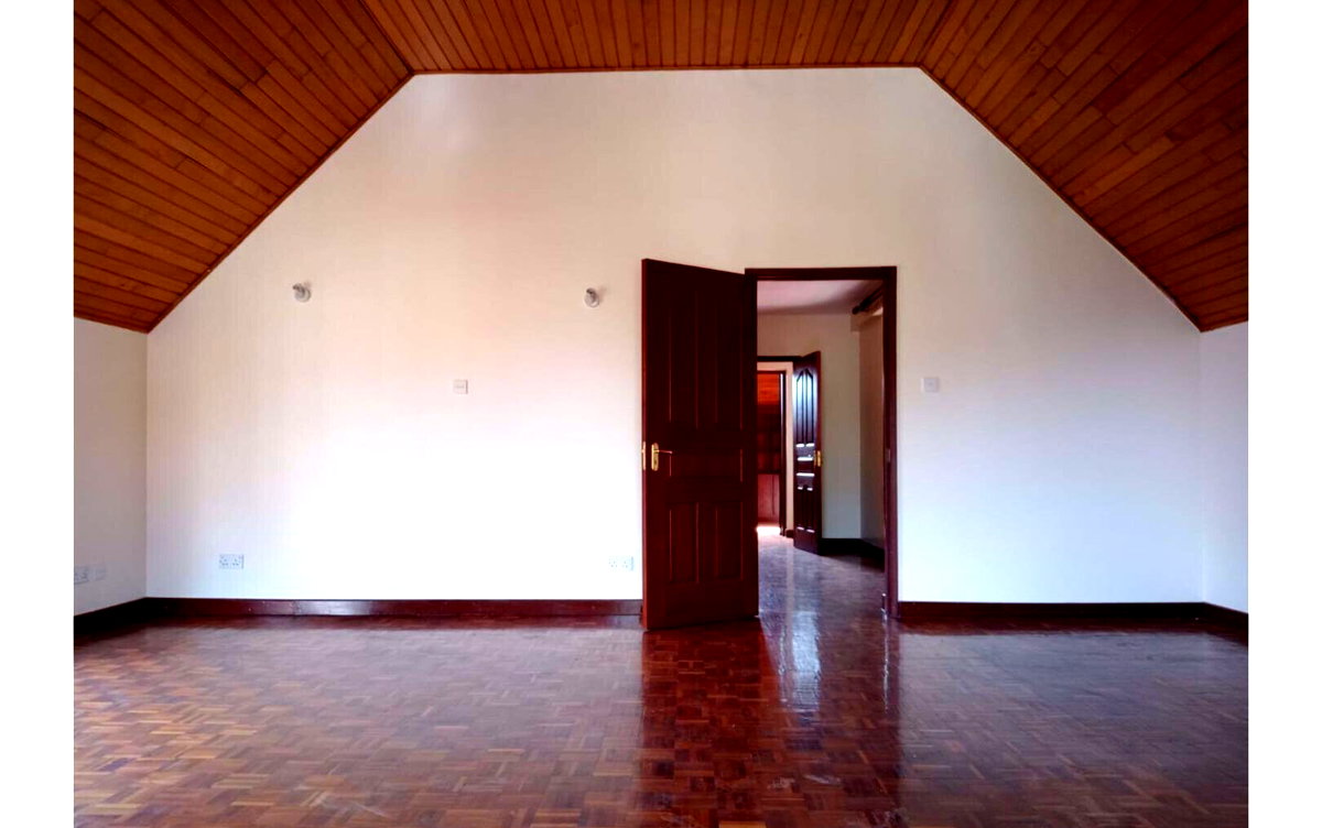 5-Ensuite Townhouse with Study & Pool in Gated Lavington Estate