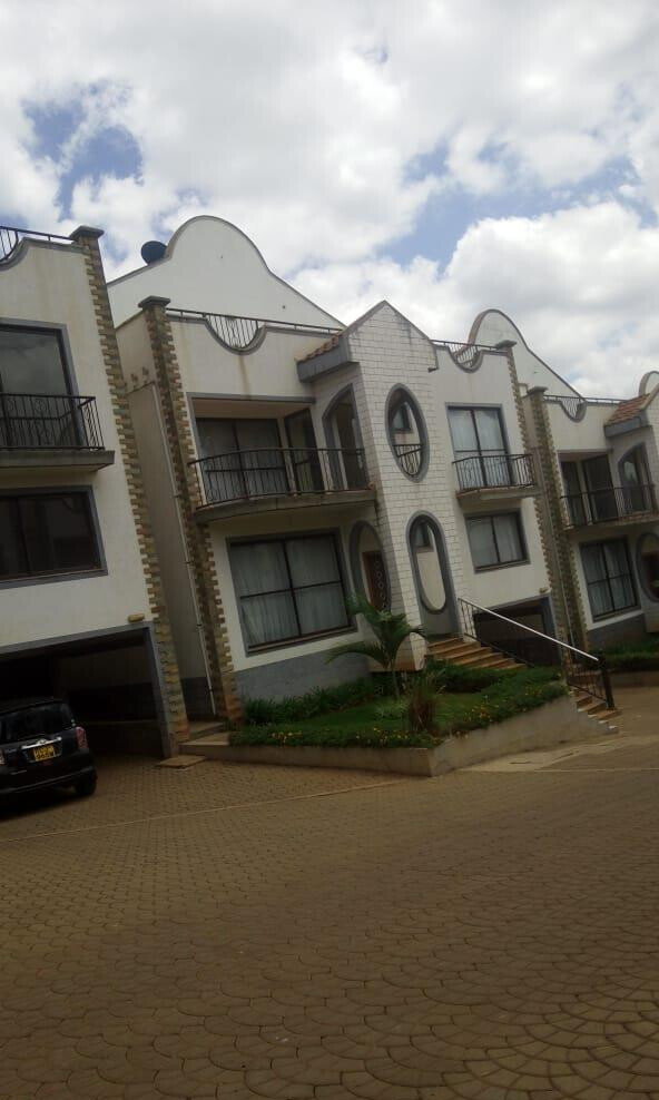 Renovated 5-Ensuite Townhouse with Rooftop Terrace - Westlands