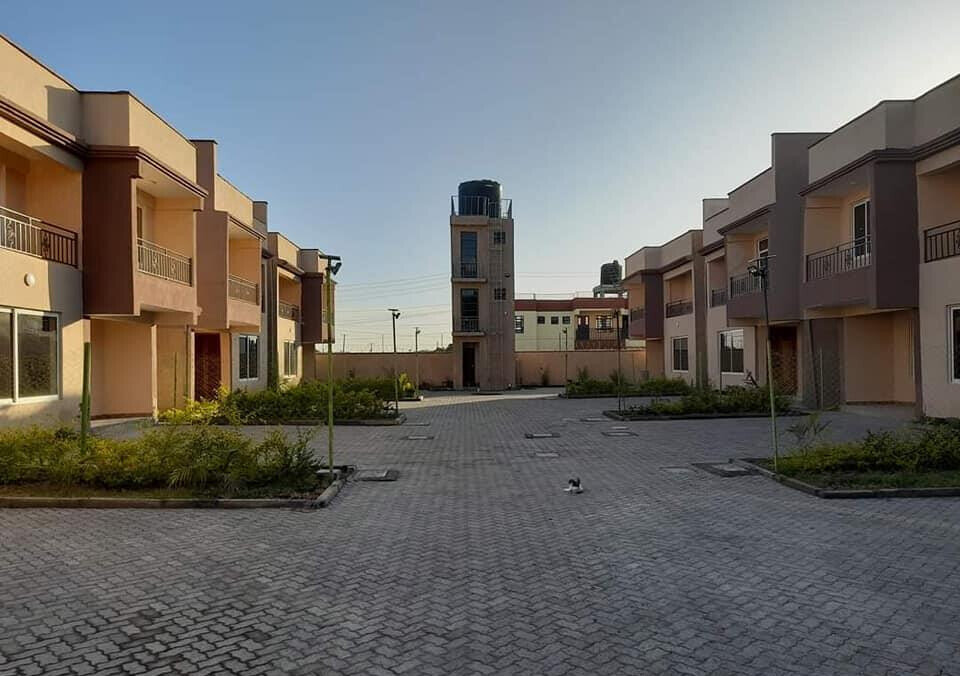 4BR All-Ensuite Townhouse with Rooftop & DSQ - Syokimau