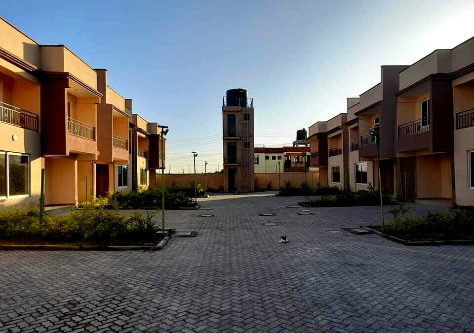 4BR All-Ensuite Townhouse with Rooftop & DSQ - Syokimau