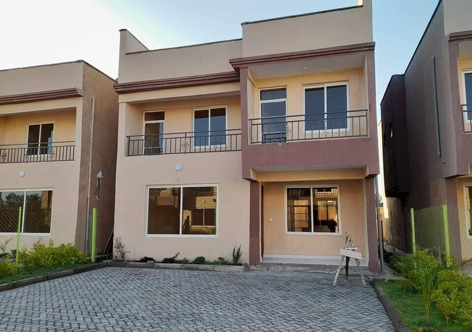 4BR All-Ensuite Townhouse with Rooftop & DSQ - Syokimau