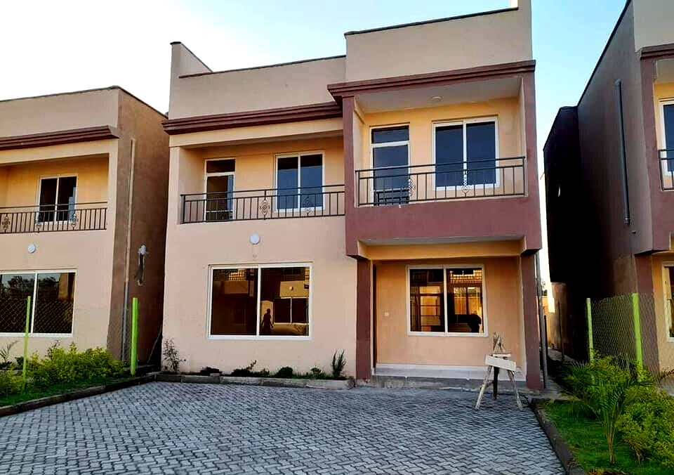 4BR All-Ensuite Townhouse with Rooftop & DSQ - Syokimau