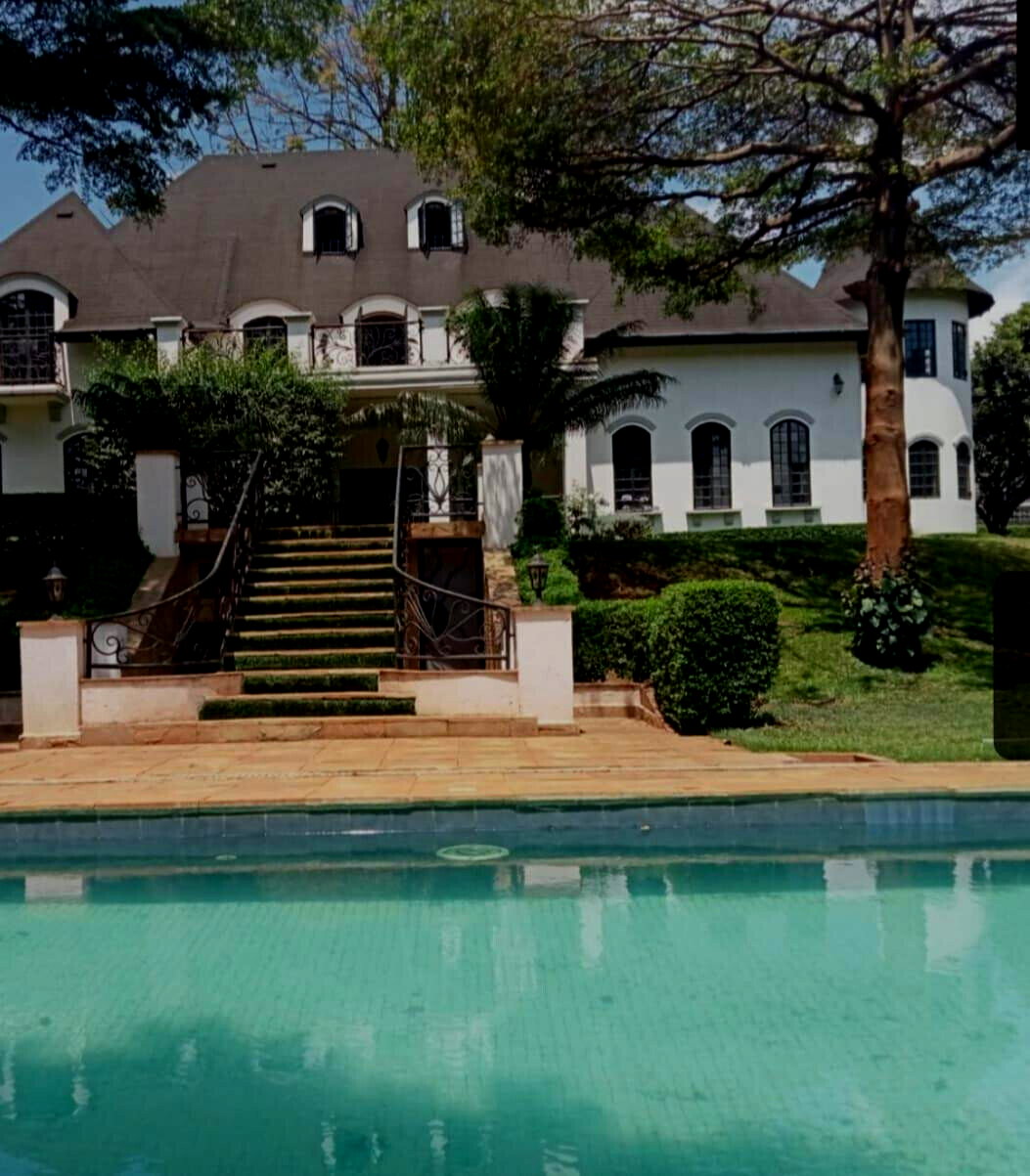 4BR Townhouse with Guest Wing on 1 Acre - Kitisuru