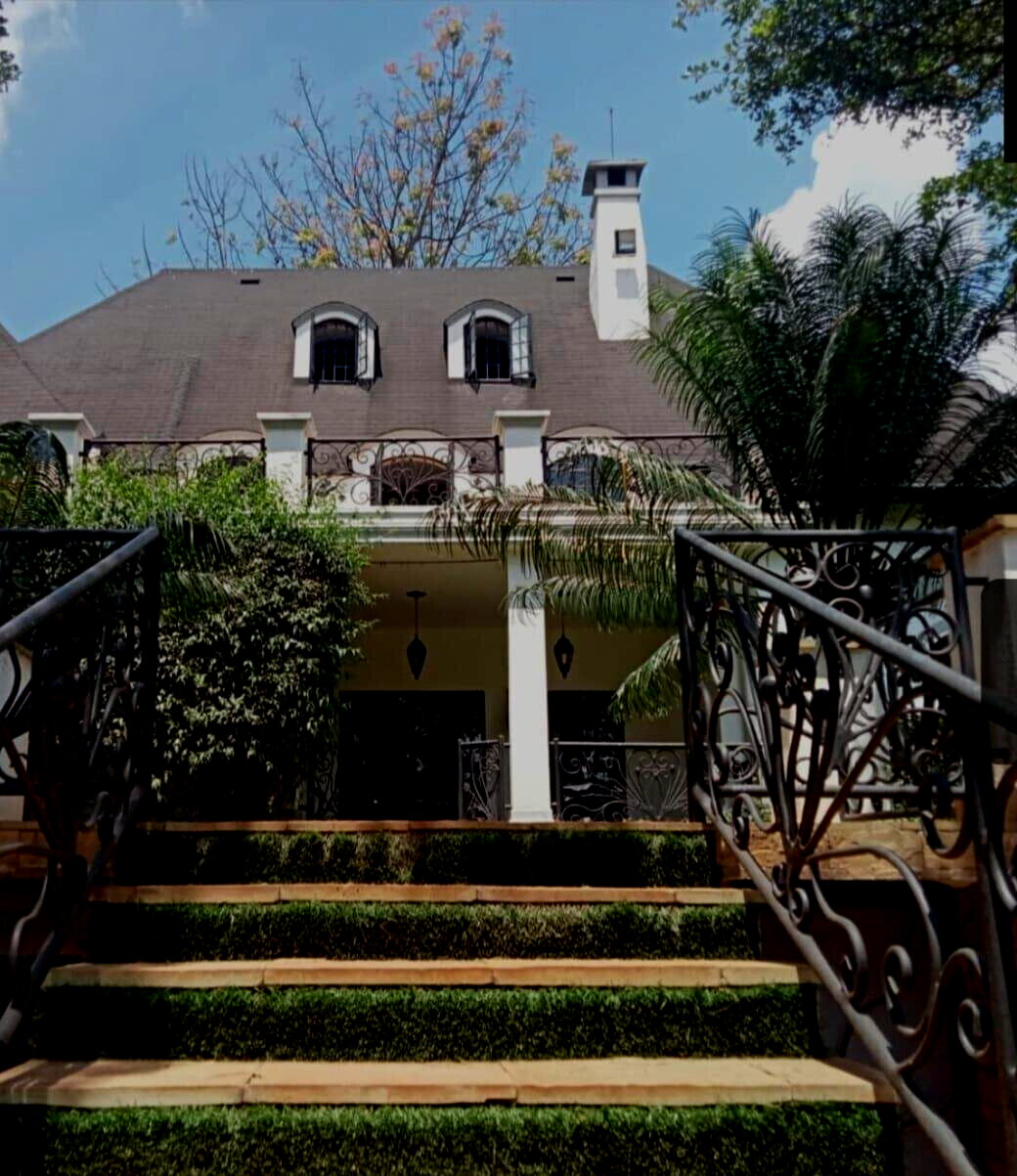 4BR Townhouse with Guest Wing on 1 Acre - Kitisuru