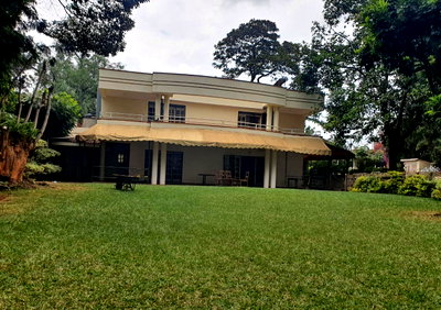 3/4 Acre 5BR Home with Garden