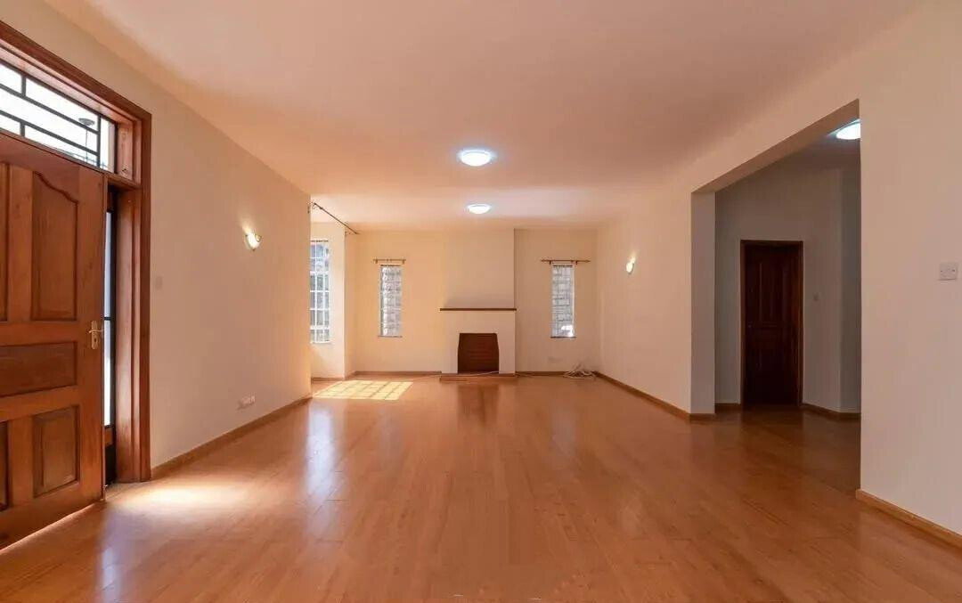 Rustic 5BR All-Ensuite Townhouse with DSQ & Solar - Kileleshwa
