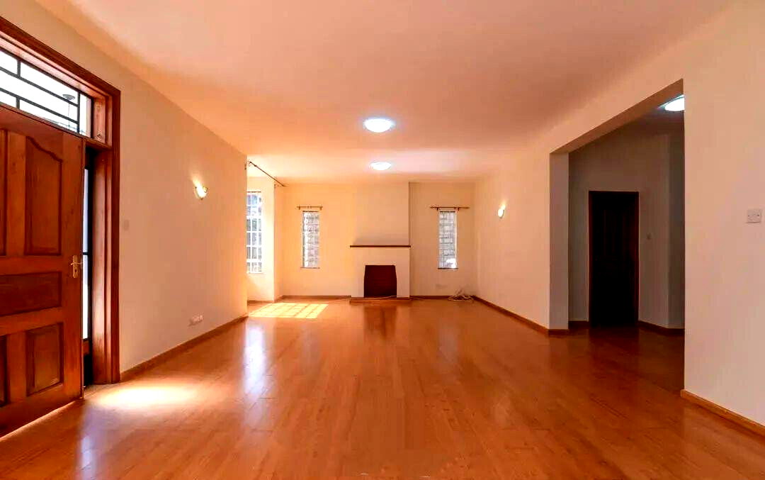 Rustic 5BR All-Ensuite Townhouse with DSQ & Solar - Kileleshwa