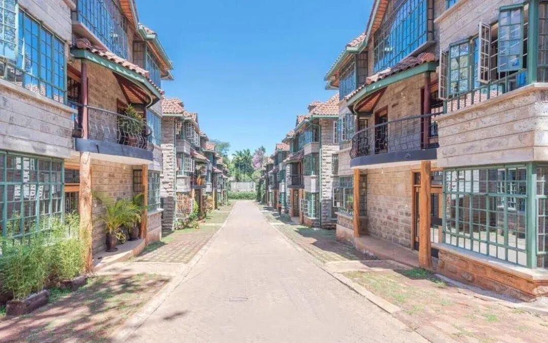 Rustic 5BR All-Ensuite Townhouse with DSQ & Solar - Kileleshwa