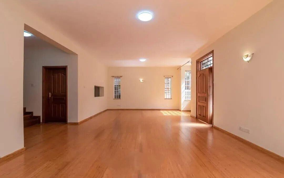 Rustic 5BR All-Ensuite Townhouse with DSQ & Solar - Kileleshwa
