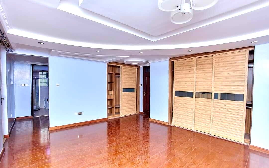 5-Ensuite Townhouse with Sunken Lounge & Loft - Lavington