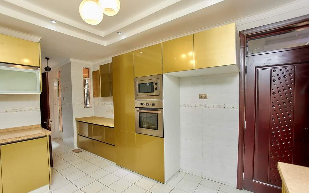 5-Ensuite Townhouse with Sunken Lounge & Loft - Lavington