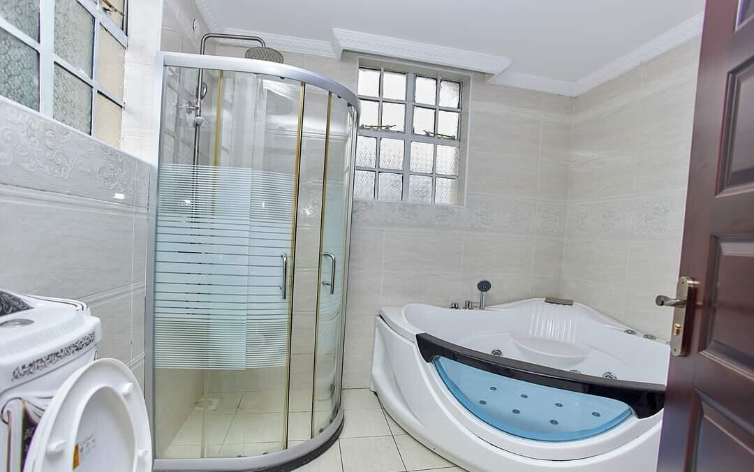 5-Ensuite Townhouse with Sunken Lounge & Loft - Lavington