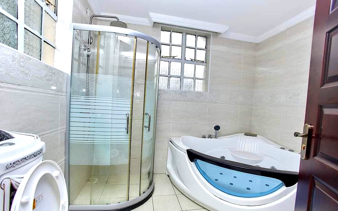 5-Ensuite Townhouse with Sunken Lounge & Loft - Lavington