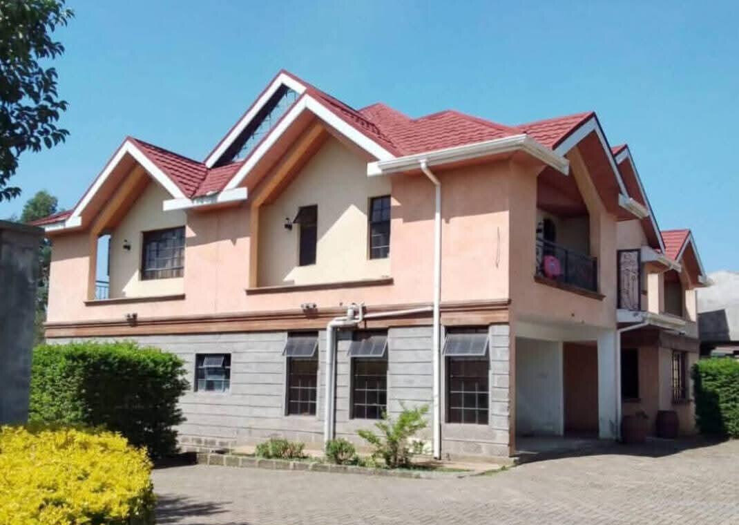 4-Ensuite Townhouse with DSQ & Home Office – Karen