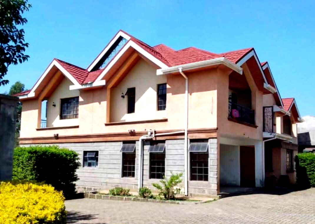 4-Ensuite Townhouse with DSQ & Home Office – Karen