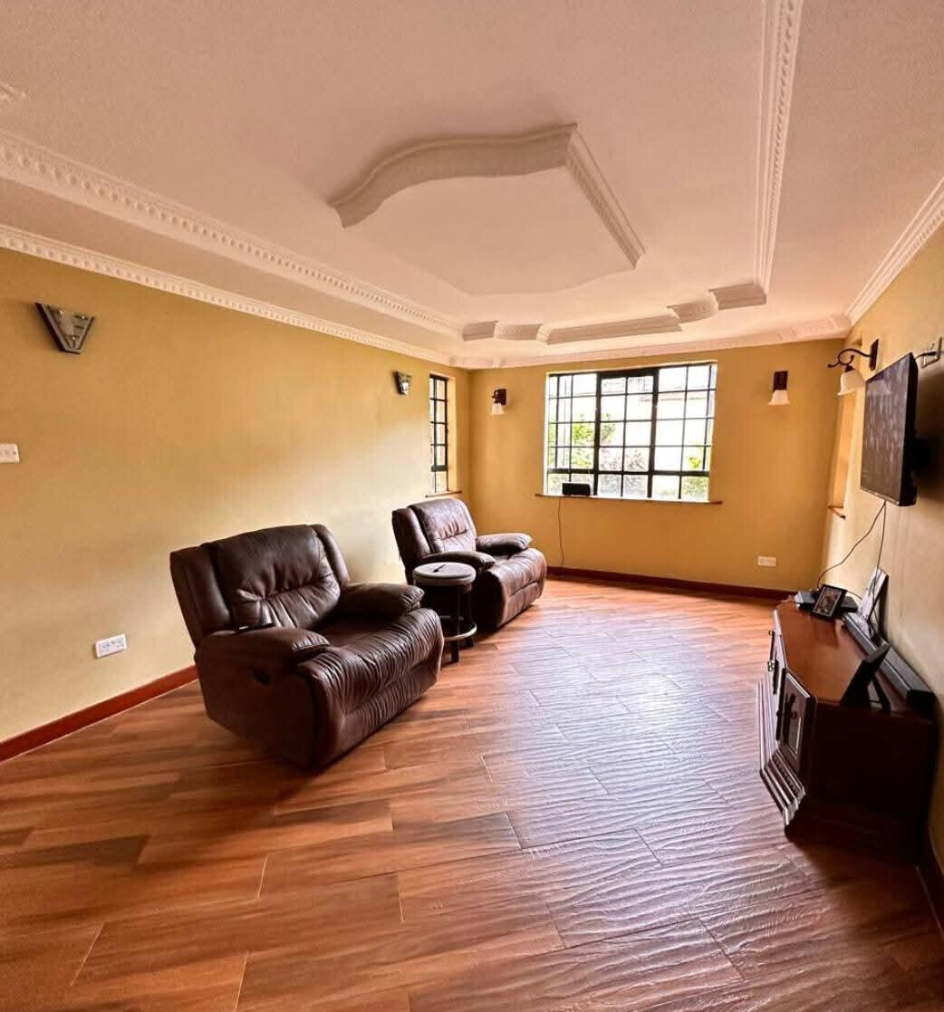 4-Ensuite Townhouse with DSQ & Home Office – Karen