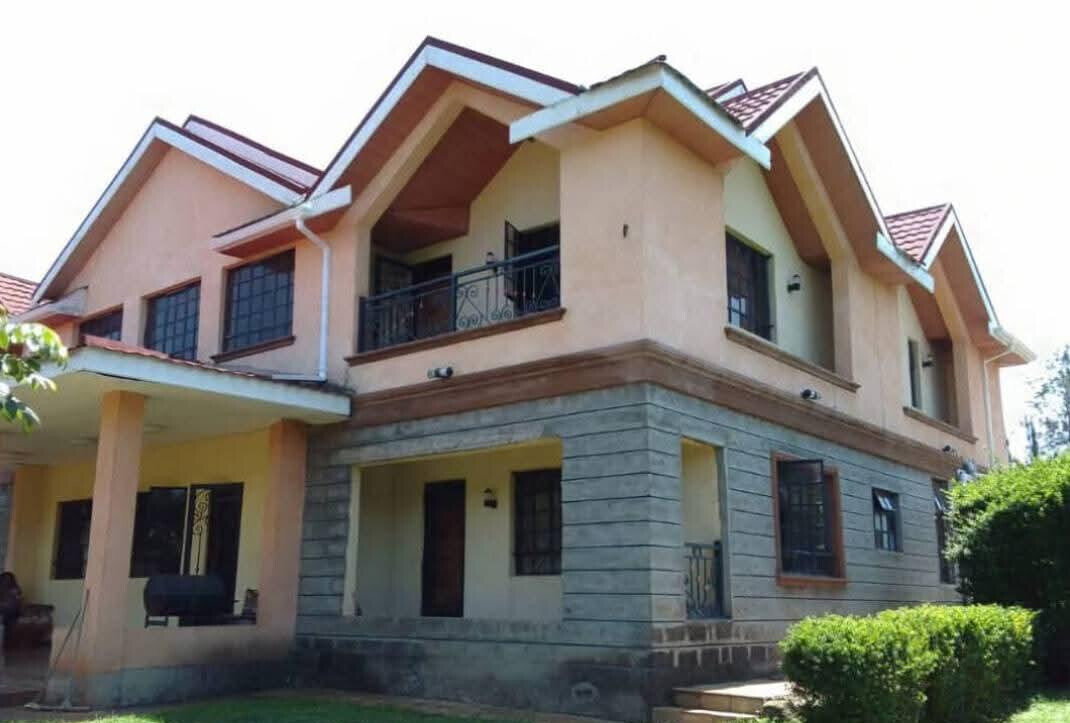 4-Ensuite Townhouse with DSQ & Home Office – Karen