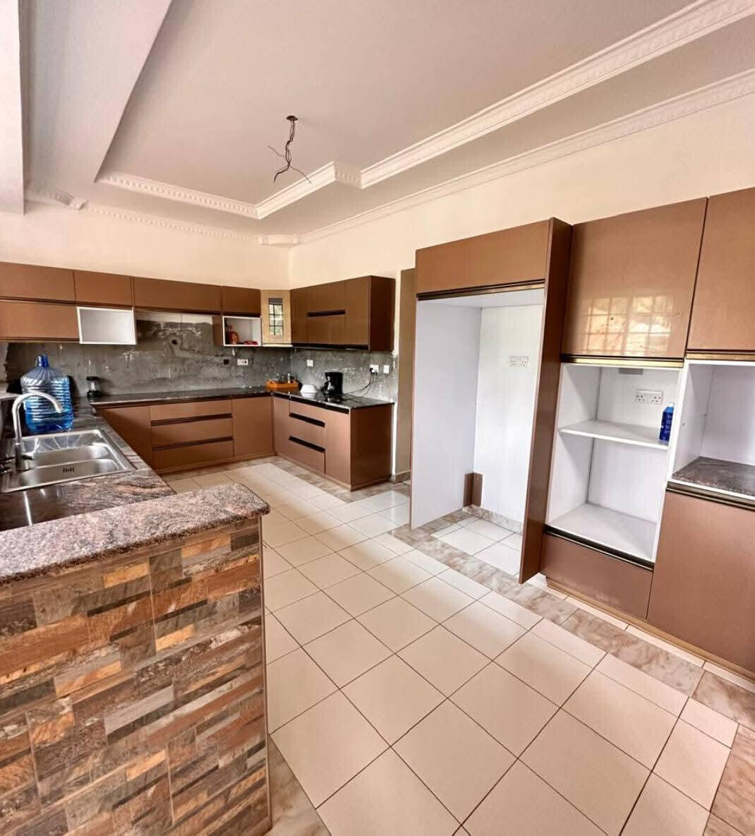 4-Ensuite Townhouse with DSQ & Home Office – Karen
