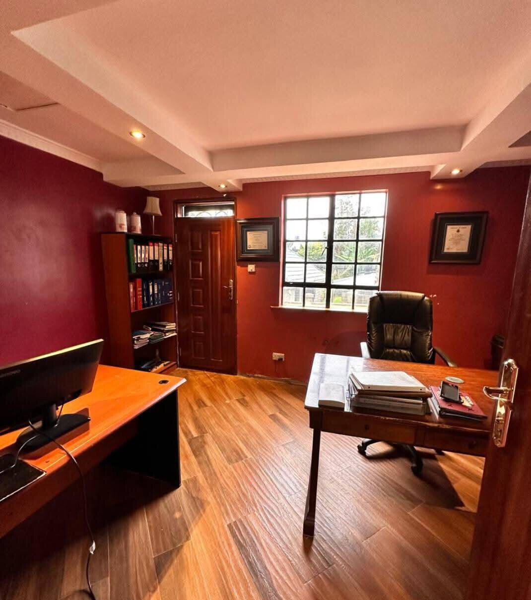 4-Ensuite Townhouse with DSQ & Home Office – Karen