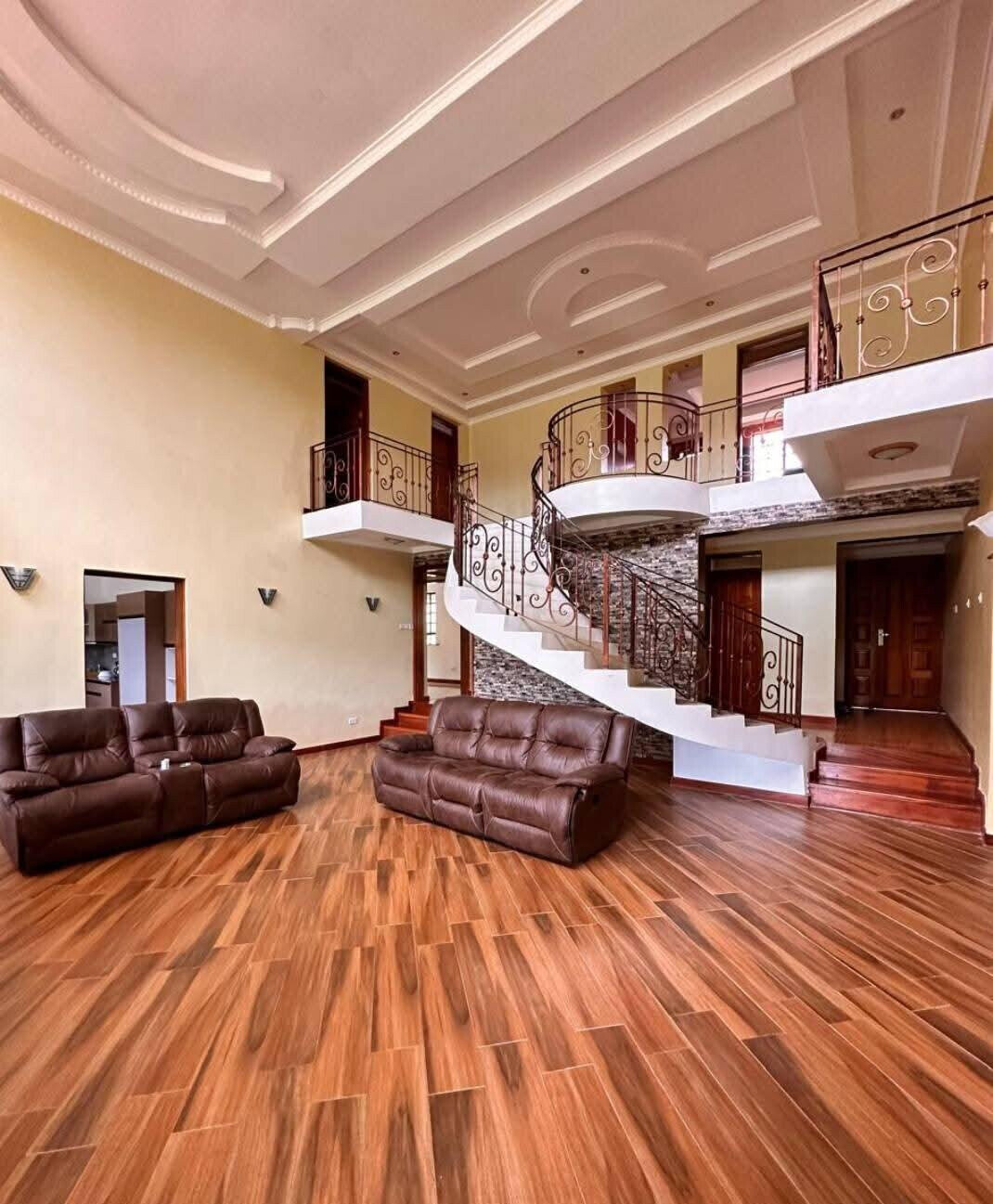 4-Ensuite Townhouse with DSQ & Home Office – Karen