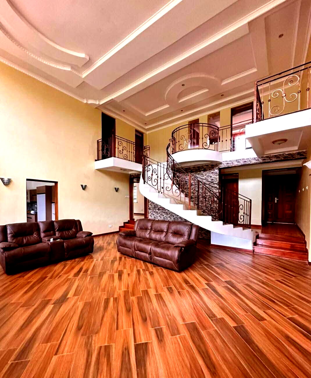 4-Ensuite Townhouse with DSQ & Home Office – Karen