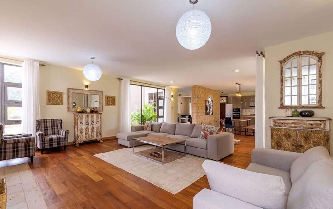 4-Ensuite Townhouse on Half-Acre with Rooftop Terrace – Karen
