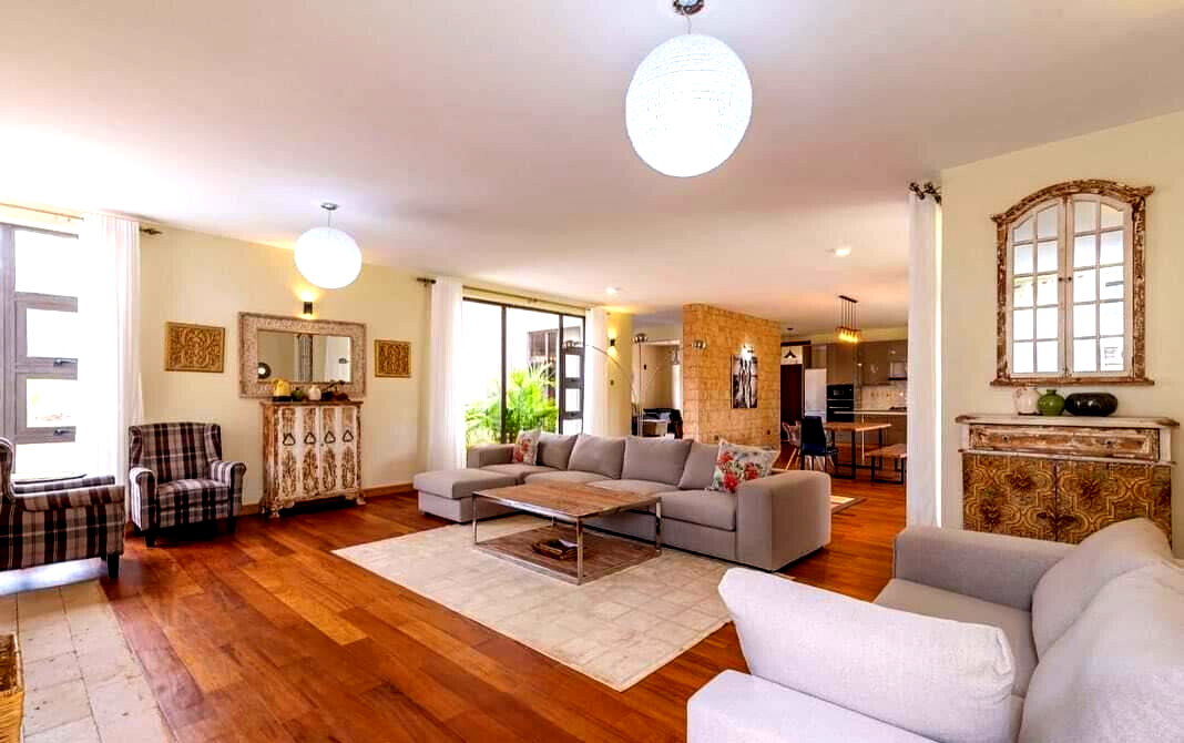 4-Ensuite Townhouse on Half-Acre with Rooftop Terrace – Karen