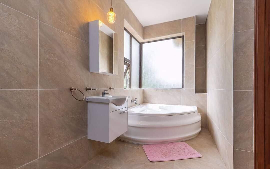 4-Ensuite Townhouse on Half-Acre with Rooftop Terrace – Karen
